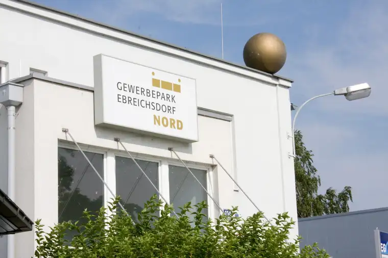 Gewerbehalle 248 m² mit Büro in Ebreichsdorf, ab 26.09.2026 verfügbar