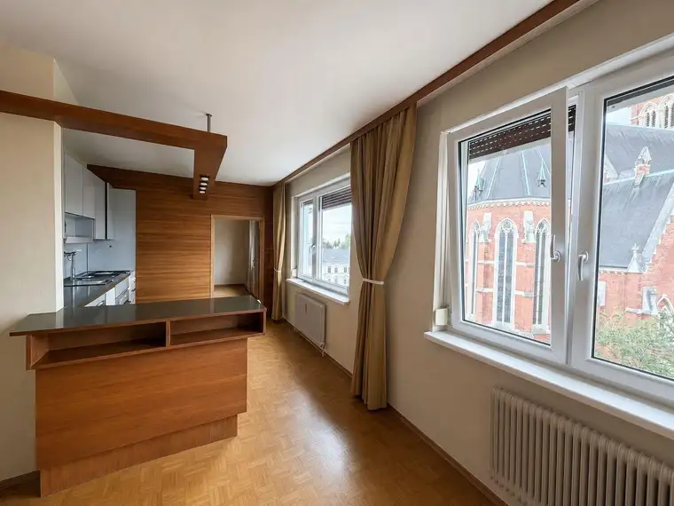 Sanierungsbedürfte 50 m² Wohnung im Herz-Jesu Viertel