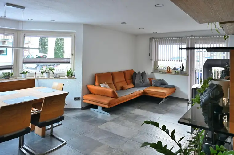 Familienglück: Helle 4-Zimmer-Wohnung mit großer Terrasse (16qm) in ruhiger Lage