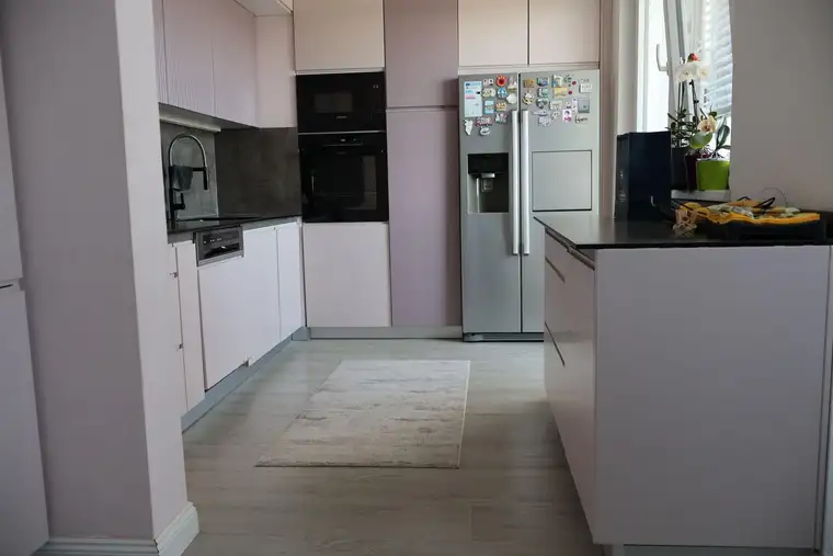 Exklusive Designer-Wohnung mit Traumküche und zwei Balkonen