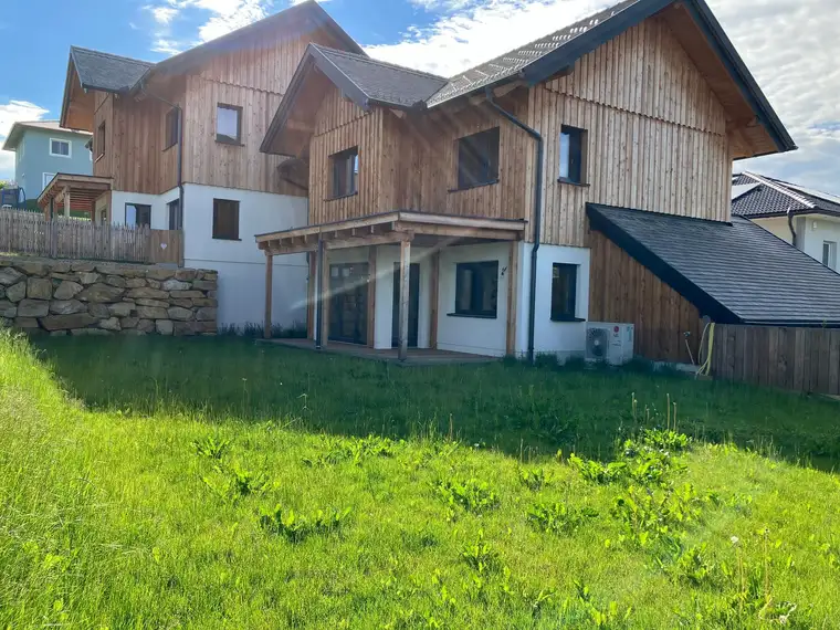 Ökologisches Holzhaus im Chalet-Stil zu verkaufen