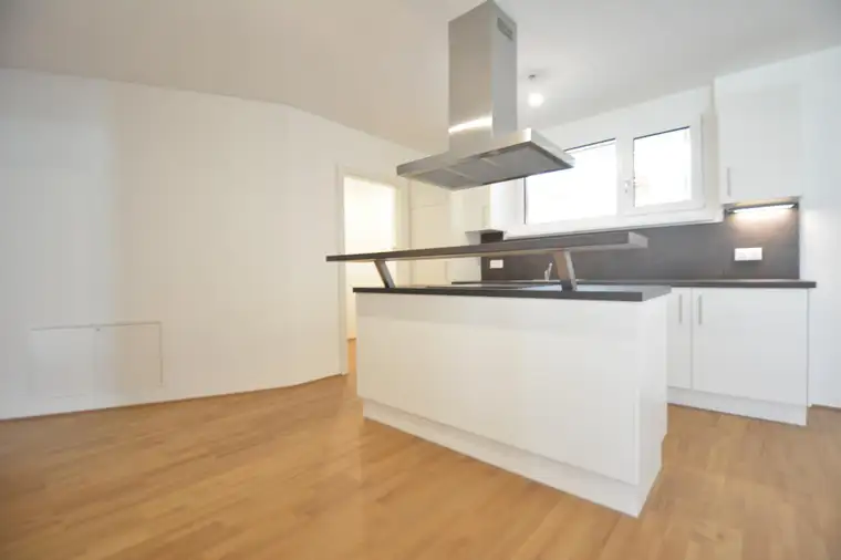 INKL TIEFGARAGE - großzügige 3 Zimmerwohnung - 2 Badezimmer