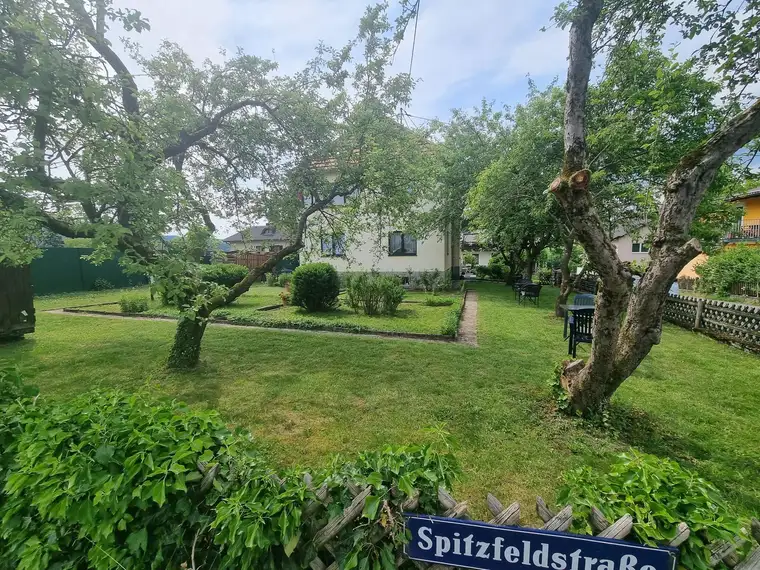 Vielseitiges Haus mit Garten in Grein zu verkaufen – auch als Frühstückspension 