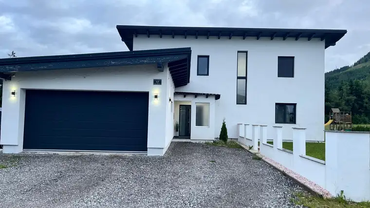 Modernes 6-Zimmer Einfamilienhaus mit Fußbodenheizung und Terrasse in Schwarzenbach