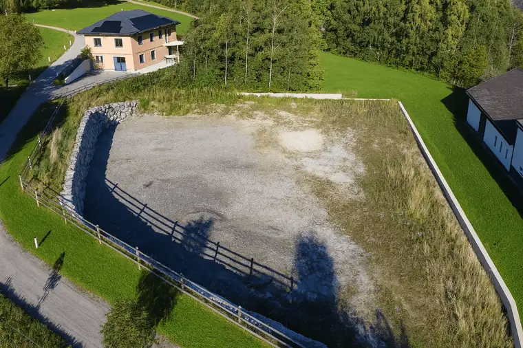 Großes Baugrundstück - komplett eben am Berg - Anbindung 5Min. an S6