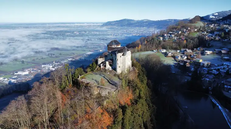 Exklusives Kaufobjekt: Malerische Burganlage mit Panoramablick!