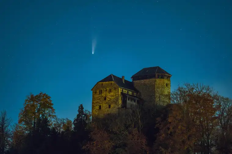 Exklusives Kaufobjekt: Malerische Burganlage mit Panoramablick!
