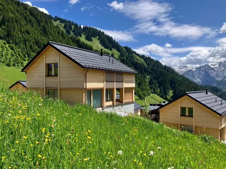 Ferientraum in spektakulärer Bergkulisse auf 1.500m Höhe: Chalet mit direktem Zugang zur Skipiste!