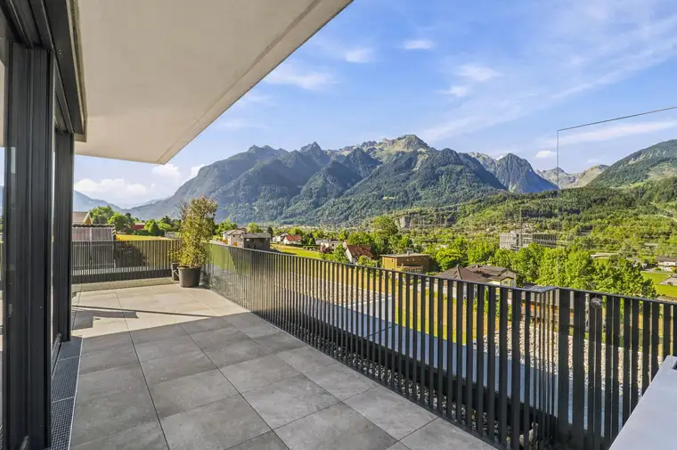 Stilvolle Penthousewohnung mit privatem Lift, großzügiger Dachterrasse und beeindruckender Bergkulisse!