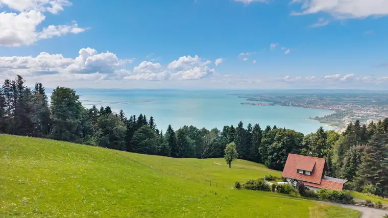 Einzigartiges Ferienjuwel über dem Bodensee – Panorama, Ruhe und Zweitwohnsitzwidmung!