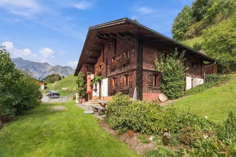 Hauptwohnsitz: Montafonerhaus mit traumhaftem Panoramablick und Sanierungsbedarf