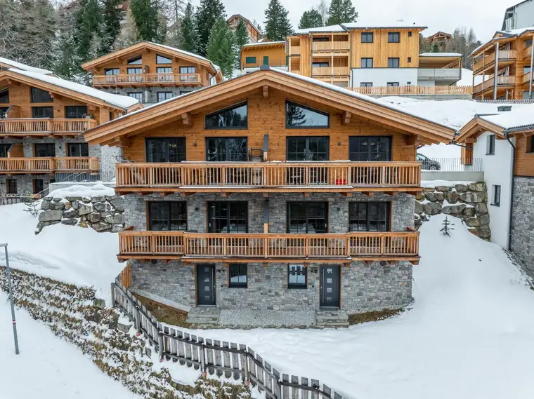 Luxuriöses Doppelhaushälfte mit 5 Zimmern und Garten direkt an der Skipiste