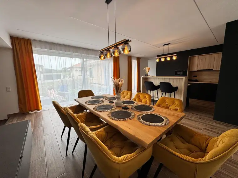 Modernes Einfamilienhaus mit großem Grundstück und Doppelgarage nahe der ungarischen Grenze