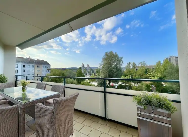 PARKBLICK - 4.Liftstock - 3 Zimmer - ca. 84m² NFL - Loggia - U-Bahn