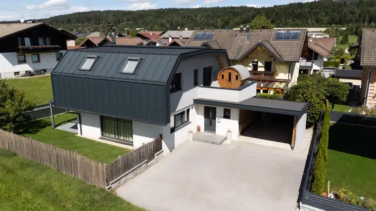 Modernes Einfamilienhaus am Ende der Sackgasse mit Blick ins Grüne