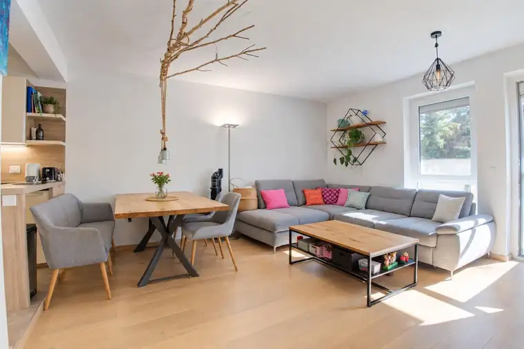 Hochwertige 3-Zimmer-Wohnung mit uneinsehbarem Grünblick, Balkon und Tiefgarage in Leopoldsdorf bei Wien