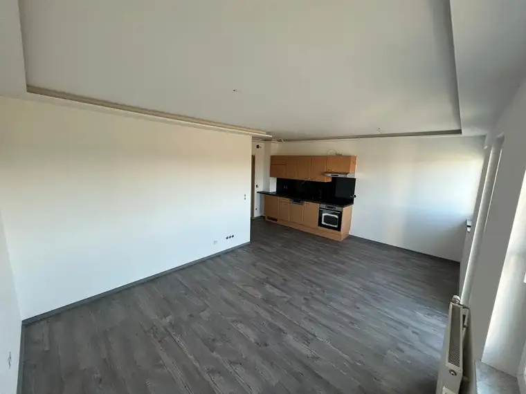Renovierte 3-Zimmer Wohnung mit großer Terrasse