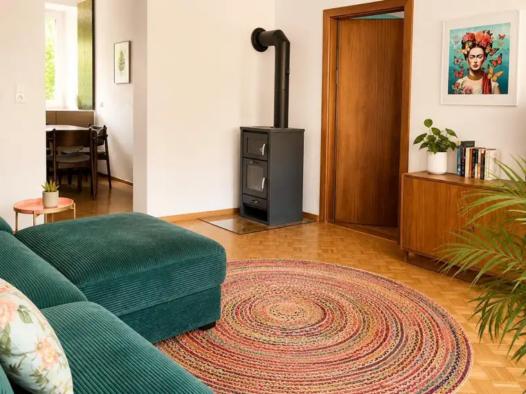 FAMILIENWOHNUNG – mit großem Garten, Keller, Dachboden