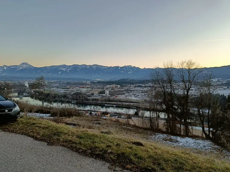 Zwei Baugrundstücke mit Bergpanorama über Villach 