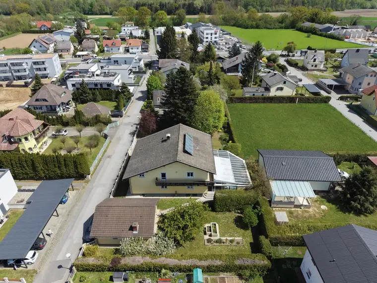 Wo Lebensqualität beginnt - Einfamilienhaus in begehrter &amp; sonniger Lage mit großem Garten!