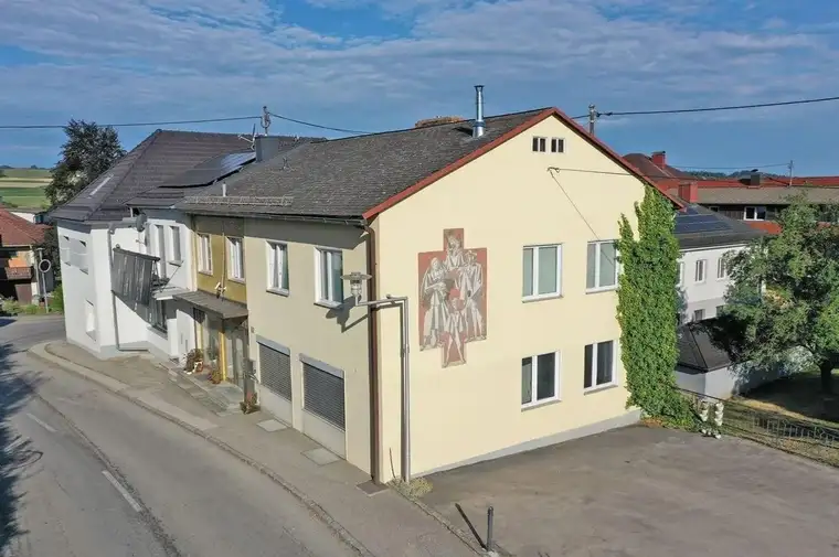 Von privat - OHNE Maklergebühr WOHN- UND GESCHÄFTSHAUS mit PARKPLATZ - vielseitiges Nutzungspotenzial