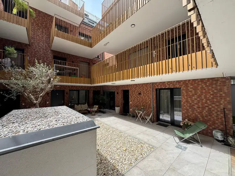 Einzigartige Wohnung + E-Garage + Designermöbel im 16/17 Bezirk