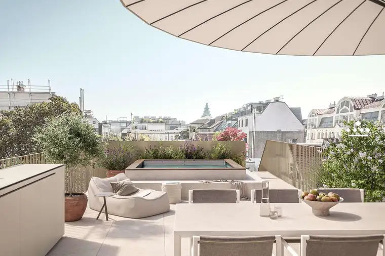Elegantes Dachgeschoß-Apartment mit großzügiger Dachterrasse und Pool