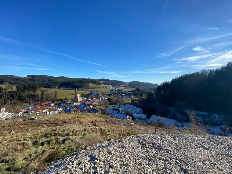 HERRLICHER AUSBLICK IN SCHÖNER RUHELAGE!