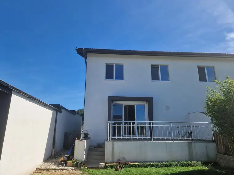 MODERNES WOHNEN MIT TERRASSE UND GARTEN!