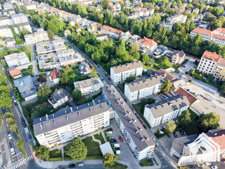 WAIDMANNSDORF: Komplett sanierte 3-Zimmer Wohnung mit OST &amp; WEST Loggia