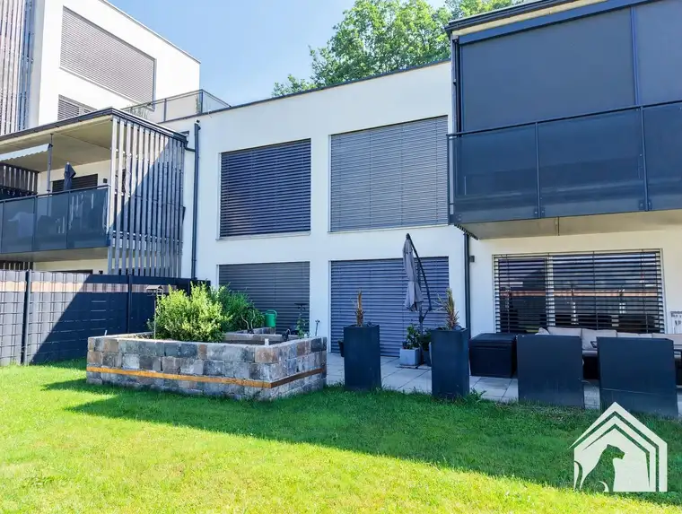 274 m² Eigengarten &amp; Hausgefühl | Neuwertige 3-Zimmer-Wohnung mit exklusiver Designküche