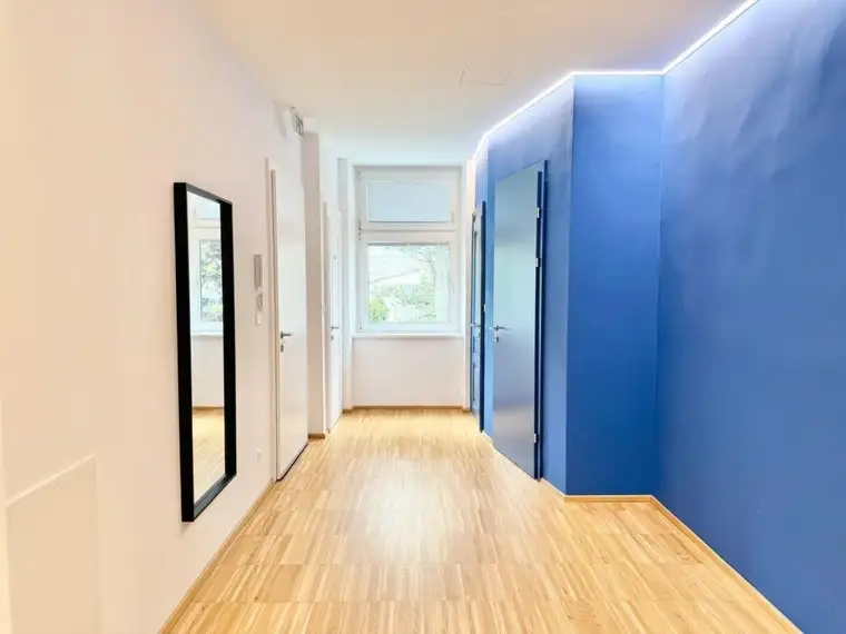 Heller Praxis-/Büroraum ca. 20 m² in moderner Praxisgemeinschaft – € 490 inkl. BK