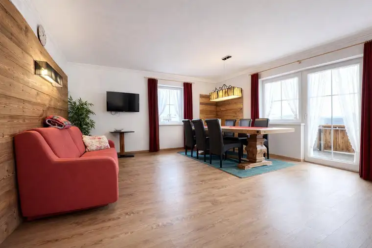 Weitblick und Platz zum Leben – 3-Zimmer-Wohnung mit großem Balkon in Hippach