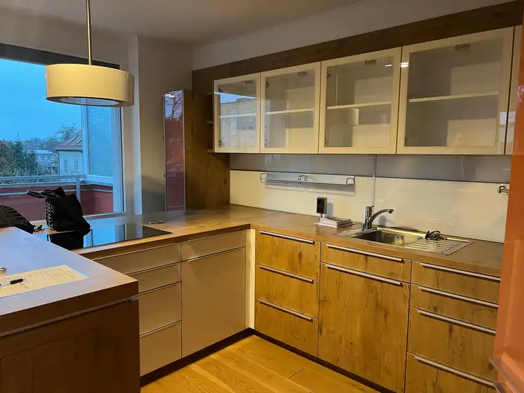 Exklusive barrierefreie Terrassenwohnung mit Miele-Küche &amp; 2 Carports – sofort verfügbar!