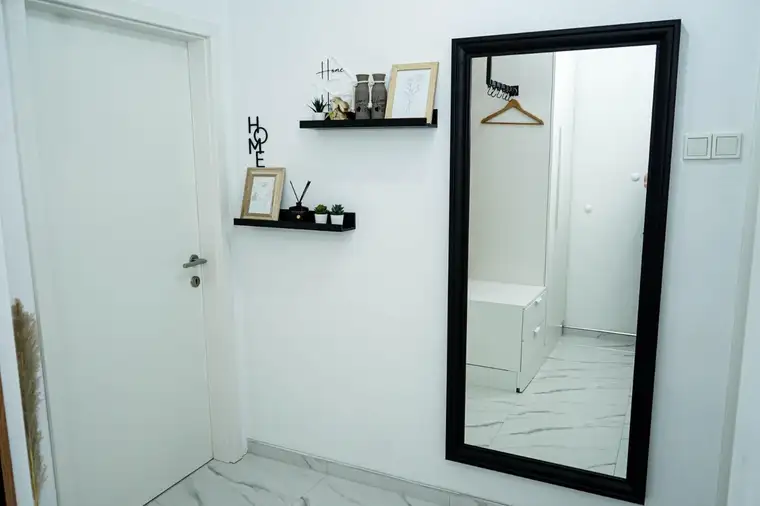 Moderne 2-Zimmer Wohnung mit Balkon im 4. Stock