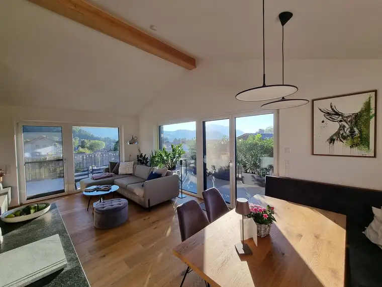 Sonniges 4-Zimmer-Penthouse mit 51 m² Dachterrasse und Panoramablick/ provisionsfrei
