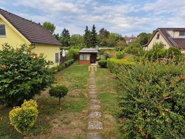 EIGENGRUND! 486 m² Kleingartengrundstück in Stockerau mit Mobilheim – sofort nutzbar