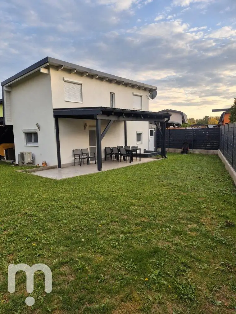 EIGENGRUND | gepflegtes Kleingartenhaus mit 5 Zimmern, Garten &amp; Doppel-Carport in Stockerau