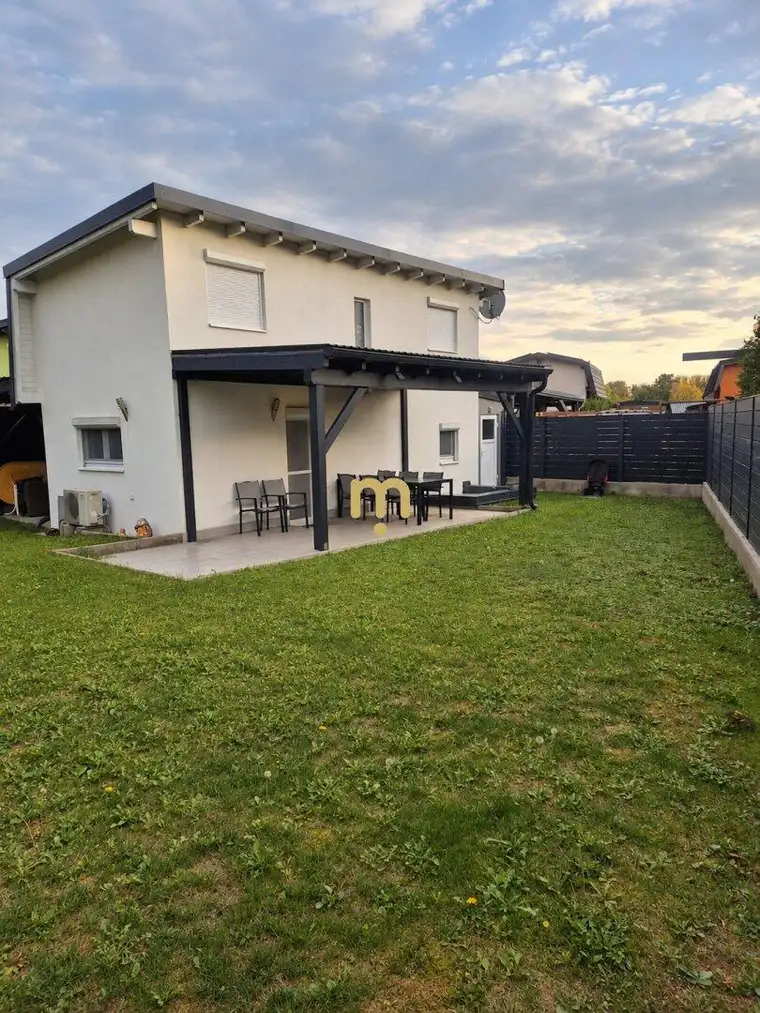 EIGENGRUND | gepflegtes Kleingartenhaus mit 5 Zimmern, Garten &amp; Doppel-Carport in Stockerau