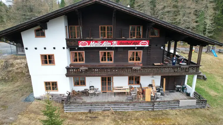 Gepflegter Almgasthof mit 8 Zimmern und Terrasse in Hochrindl