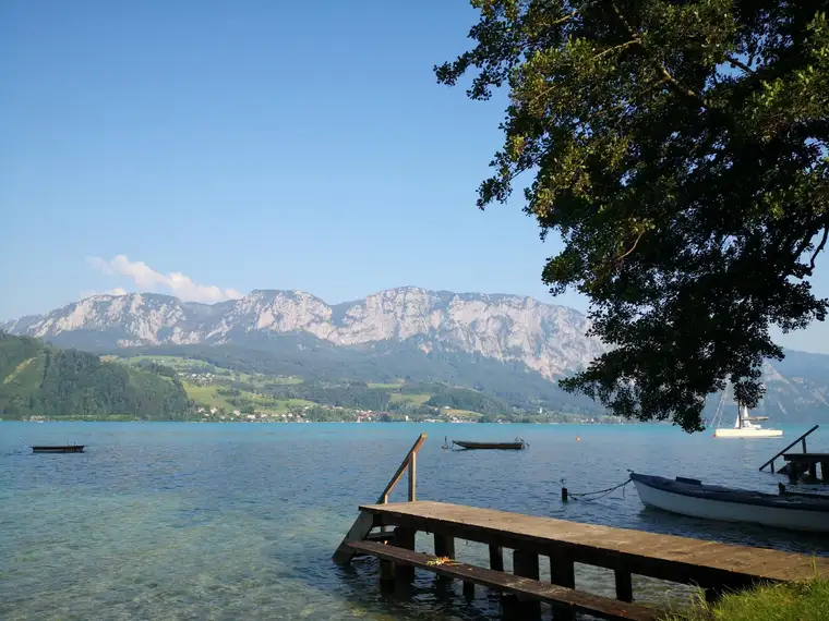 Ferienwohnsitz am Attersee mit privatem Seezugang &amp; großer Terrasse
