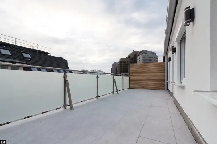 114m2 PENTHOUSE RARITÄT NÄHE URANIA MIT 2 TERRASSEN - PROVISIONSFREI !!!