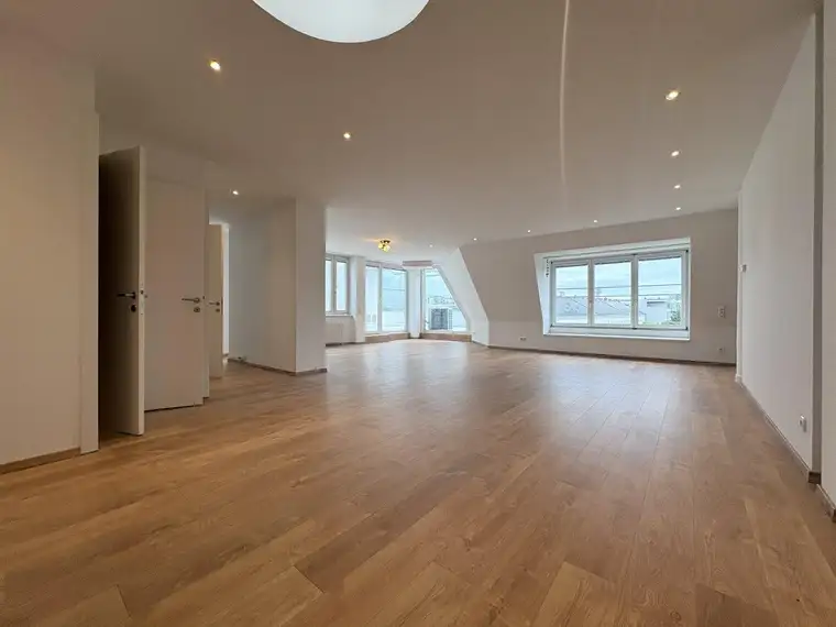 Großzügige Dachgeschosswohnung mit 4 Zimmer und Terrasse mit Fernblick I Wohllebengasse 7 I 1040 Wien