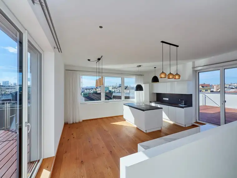 Exklusive 4 Zimmer DG-Wohnung mit 2 Terrassen
