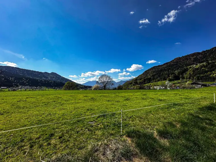 Unbebautes Grundstück mit genehmigter Planung für ein Landhaus/Chalet