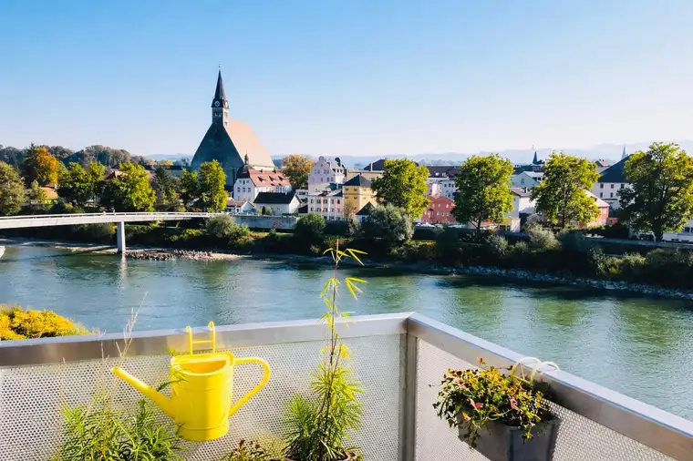 Exklusive 3‑Zimmer‑Wohnung mit Penthouse‑Flair und unverbaubarem Salzachblick