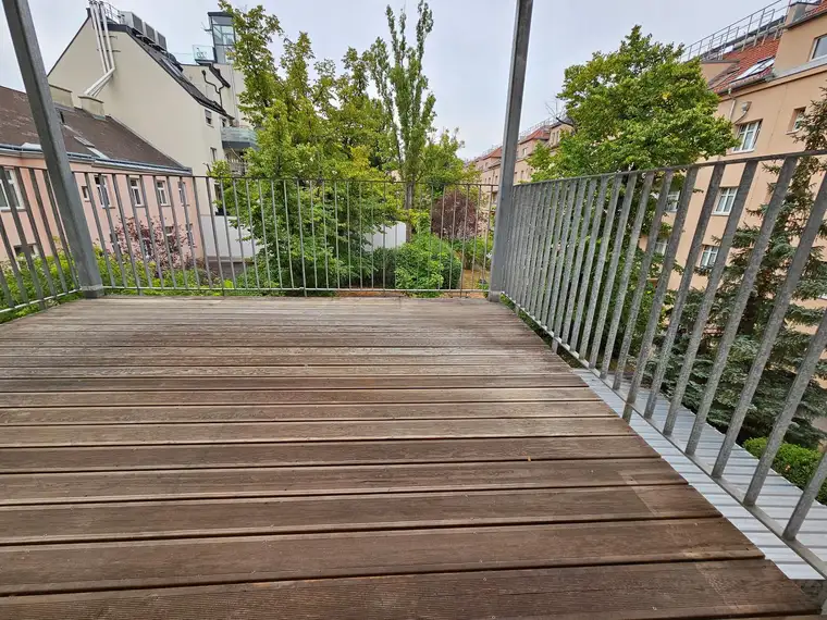 Provisionsfreie 4-Zimmer Altbauwohnung mit großzügigem Balkon
