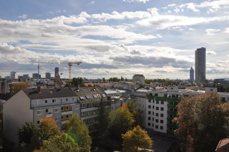 Provisionsfreie, klimatisierte DG-Wohnung mit Terrasse