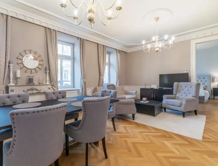 Erstbezug nach Generalsanierung: 3-Zimmer-Wohnung mit 2 Bädern, Lift &amp; hochwertiger Möblierung in exklusiver Lage in Wien Gersthof!