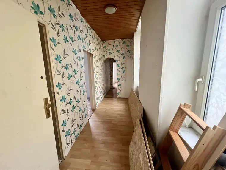 WG-tauglich! Günstige 3,5 - Zimmer Wohnung im 1.ten Liftstock - 3 getrennte Schlafzimmer möglich!
